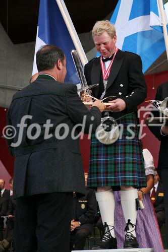 (C) fotodienst/Anna Rauchenberger - Grafenegg, 16.08.2008 - Siegerehrung der Pflüger WM in Grafenegg. Der Weltmeister Andrew B. Mitchell.