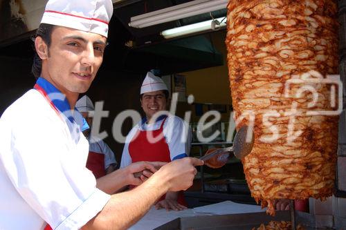 Döner-/Kebab-Essstand in Kayseri, Kappadokien. Döner-/Kebab street-restaurant in Kayseri, 