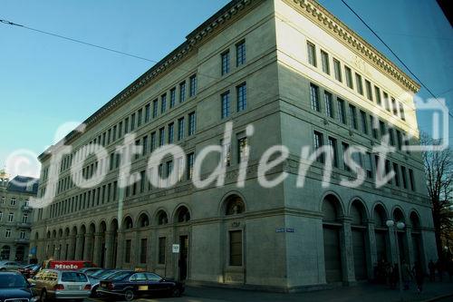 Schweizerische Nationalbank am Bürkliplatz in Zürich. Swiss national bank in Zürich at Bürkliplatz in the financial district the first house on Bahnhofstreet.