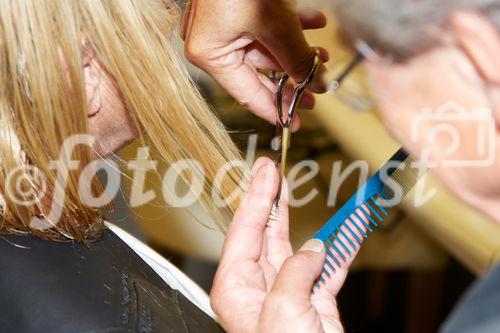 (c) fotodienst/Dan Carabas - Wien 08.08.08 - Hans Bundy bei seinem offiziell letzten Haarschnit - FOTO: Hans Bundy und seine Frau