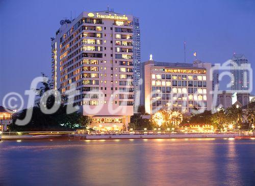 The Oriental Hotel in Bangkok, celebrating 130 years of great history, has
Recently opened a new Ayurvedic-Spa-Center on the top of the wellness-
Treatments. Four well trained theraphists are pleasing the clients wishes
And demands for such oriental and substancial therapeutic treatments. 

Das Oriental Hotel in Bangkok mit seiner 130jährigen Geschichte hat nun 
Auch ein komplettes Ayurveda-Zentrum über dem Spa-Center eingerichtet. 
Gut ausgebildete TherapistInnen, authentische Öle und ein ayurvedisches 
Buffet zeichnen den Oriental-Spa – ein Bijoux das Seinesgleichen sucht – 
Aus. 
01964-18