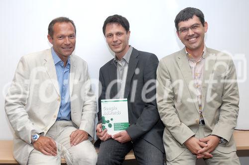 Autor Alexander Beck präsentiert neues Google AdWords Fachbuch

Foto v.li: Dr. Karl Pall (Country Manager Google Austria); Alexander Beck (Online-Marketing Berater, AdWords Spezialist); Siegfried Stepke (Conversion-Optimierer, GF E-dialog)
©fotodienst/Nadine Bargad