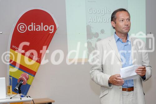 Autor Alexander Beck präsentiert neues Google AdWords Fachbuch
Foto: Dr. Karl Pall (Country Manager Google Austria) 
©fotodienst/Nadine Bargad