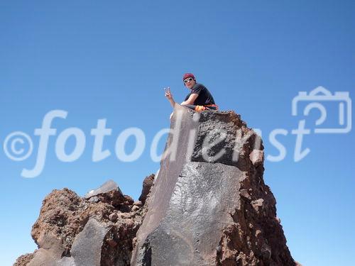 Aus den Gletschern des Elbrus ragen allernorts Relikte aus der vulkanischen Vergangenheit des Kaukasusgipfels: Lava- und Basaltfelsen von stattlicher Größe.