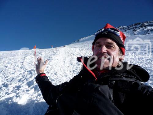 pressetext-Mitarbeiter Dr. Wilfried Seywald beim Gipfelanstieg zum Elbrus. Acht Wochen intensives Lauf- und Höhentraining haben sich ausgezahlt.