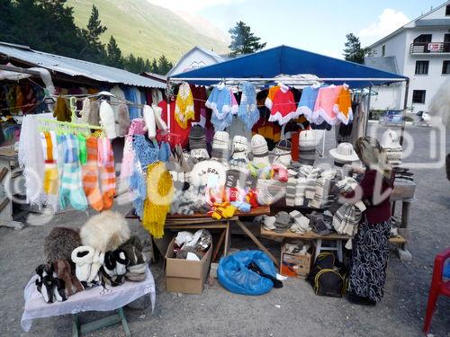 Marktstände in Asau bei der Talstation des Elbrus.