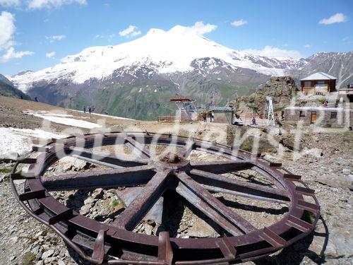 Mitarbeiter der Nachrichtenagentur pressetext haben am 22. Juli den 5.642 m hohen Kaukasus-Gipfel Elbrus bestiegen und die Entwicklung der Region nach der Olympia-Entscheidung für Sotschi untersucht.