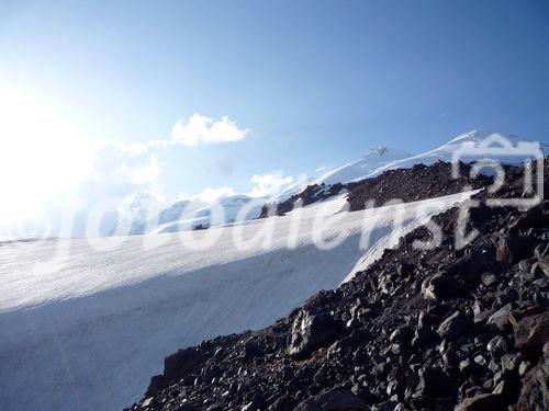 Mitarbeiter der Nachrichtenagentur pressetext haben am 22. Juli den 5.642 m hohen Kaukasus-Gipfel Elbrus bestiegen und die Entwicklung der Region nach der Olympia-Entscheidung für Sotschi untersucht.