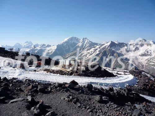 Mitarbeiter der Nachrichtenagentur pressetext haben am 22. Juli den 5.642 m hohen Kaukasus-Gipfel Elbrus bestiegen und die Entwicklung der Region nach der Olympia-Entscheidung für Sotschi untersucht.