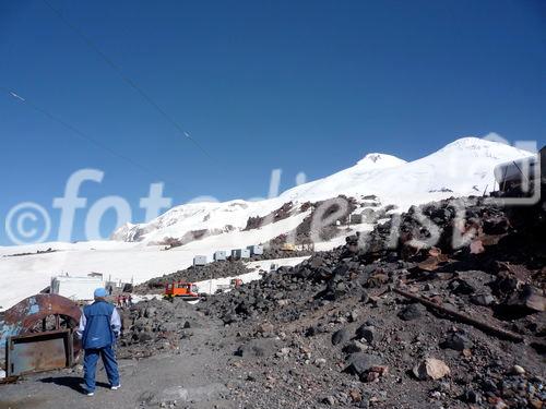 Mitarbeiter der Nachrichtenagentur pressetext haben am 22. Juli den 5.642 m hohen Kaukasus-Gipfel Elbrus bestiegen und die Entwicklung der Region nach der Olympia-Entscheidung für Sotschi untersucht.