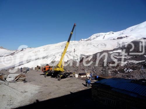 Mitarbeiter der Nachrichtenagentur pressetext haben am 22. Juli den 5.642 m hohen Kaukasus-Gipfel Elbrus bestiegen und die Entwicklung der Region nach der Olympia-Entscheidung für Sotschi untersucht.