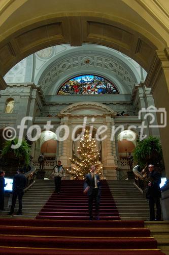 Switzerland/Bern: Bundeshaus im Eingangsbereich. Entrance to the federal government & parliament building in Bern
