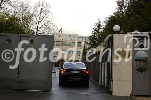 Eingang, Tor, Autoeinfahrt, Russische Handels-Mission in Genf. Entrance, car, open doors to the Russian Mission in Geneva, Diplomaten, Dipolmats, 