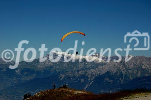 Gleitschirm-Tandem-Flug von Vercorin aus durchs Unterwallis mit Blick auf die Viertausender und das Unterwallis, Paragliding in the Valley of Valais from Vercorin with a beautifull view over the mountains in the swiss alps