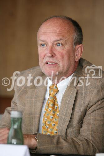 (C) fotodienst/Anna Rauchenberger - Wien, 17.07.2008 - Zweiter P-AIR Presseclub zum Thema: Wenn dem Kind die Luft wegbleibt - Kinder, Asthma und Umweltbelastungen. FOTO: Univ. Prof. Dr. Maximilian Zach (Leiter der Klinischen Abteilung für Pädiatrische Pulmonologie und Allergologie, Medizinische Universität Graz)