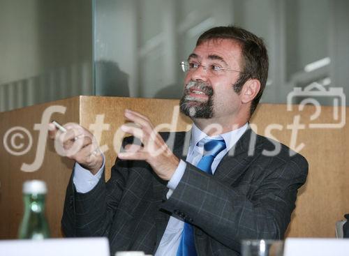 (C) fotodienst/Anna Rauchenberger - Wien, 17.07.2008 - Zweiter P-AIR Presseclub zum Thema: Wenn dem Kind die Luft wegbleibt - Kinder, Asthma und Umweltbelastungen. FOTO: Dr. Rudolf Schmitzberger (Facharzt für Kinder- und Jugendheilkunde)