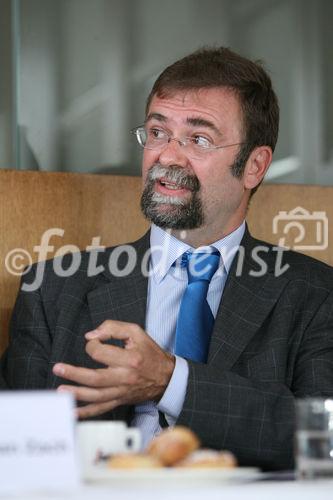 (C) fotodienst/Anna Rauchenberger - Wien, 17.07.2008 - Zweiter P-AIR Presseclub zum Thema: Wenn dem Kind die Luft wegbleibt - Kinder, Asthma und Umweltbelastungen. FOTO: Dr. Rudolf Schmitzberger (Facharzt für Kinder- und Jugendheilkunde)