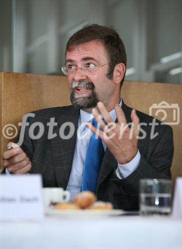 (C) fotodienst/Anna Rauchenberger - Wien, 17.07.2008 - Zweiter P-AIR Presseclub zum Thema: Wenn dem Kind die Luft wegbleibt - Kinder, Asthma und Umweltbelastungen. FOTO: Dr. Rudolf Schmitzberger (Facharzt für Kinder- und Jugendheilkunde)