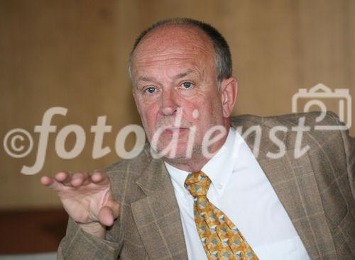 (C) fotodienst/Anna Rauchenberger - Wien, 17.07.2008 - Zweiter P-AIR Presseclub zum Thema: Wenn dem Kind die Luft wegbleibt - Kinder, Asthma und Umweltbelastungen. FOTO: Univ. Prof. Dr. Maximilian Zach (Leiter der Klinischen Abteilung für Pädiatrische Pulmonologie und Allergologie, Medizinische Universität Graz)