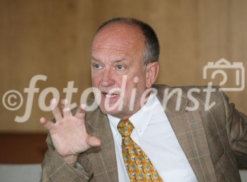 (C) fotodienst/Anna Rauchenberger - Wien, 17.07.2008 - Zweiter P-AIR Presseclub zum Thema: Wenn dem Kind die Luft wegbleibt - Kinder, Asthma und Umweltbelastungen. FOTO: Univ. Prof. Dr. Maximilian Zach (Leiter der Klinischen Abteilung für Pädiatrische Pulmonologie und Allergologie, Medizinische Universität Graz)