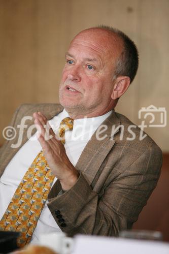 (C) fotodienst/Anna Rauchenberger - Wien, 17.07.2008 - Zweiter P-AIR Presseclub zum Thema: Wenn dem Kind die Luft wegbleibt - Kinder, Asthma und Umweltbelastungen. FOTO: Univ. Prof. Dr. Maximilian Zach (Leiter der Klinischen Abteilung für Pädiatrische Pulmonologie und Allergologie, Medizinische Universität Graz)