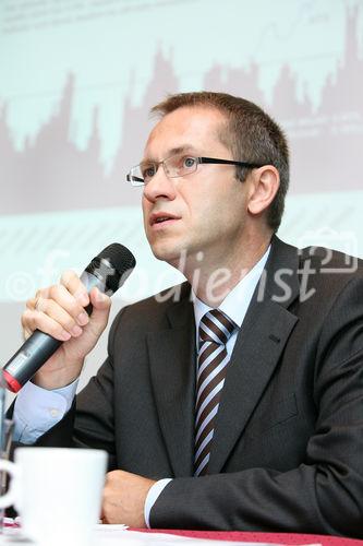 (C) fotodienst/Anna Rauchenberger - Wien, 14.07.2008 - Laut Erste Bank Analysten bewegt sich der ATX im sehr attraktiven Bereich, allerdings erwartet man noch Nachwehen der Finanzkrise noch im Q3 2008. FOTO: Günther Artner (Co-Head of CEE Equity Research der Erste Bank)