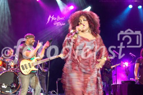 Chaka Khan Band & friends bei Auftritt am Montreux Jazz Festival. Chaka Khan Band & friends performing at the Montreux Jazz Festival.