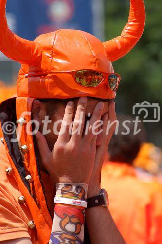 Müder, enttäuschter, Holländischer Fussball-Fan, Tired dutch football fan