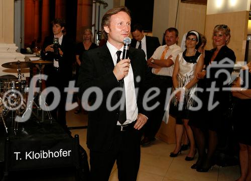 Gastgeber Thomas Kloibhofer begrüßte 150
Geschäftspartner und Freunde auf der Gloriette. Gefeiert wurden 10 erfolgreiche Jahre Competence Call Center. (C)fotodienst/Ingo Derschmidt