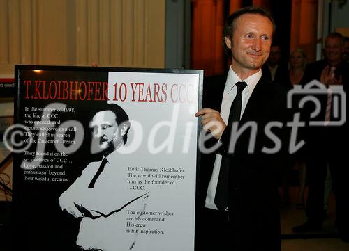 Gastgeber Thomas Kloibhofer begrüßte 150
Geschäftspartner und Freunde auf der Gloriette. Gefeiert wurden 10 erfolgreiche Jahre Competence Call Center. (C)fotodienst/Ingo Derschmidt