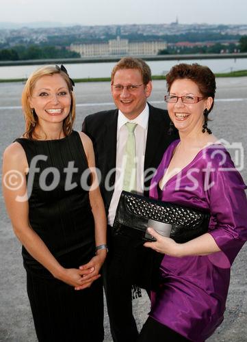 Gastgeber Thomas Kloibhofer begrüßte 150
Geschäftspartner und Freunde auf der Gloriette. Gefeiert wurden 10 erfolgreiche Jahre Competence Call Center. (C)fotodienst/Ingo Derschmidt