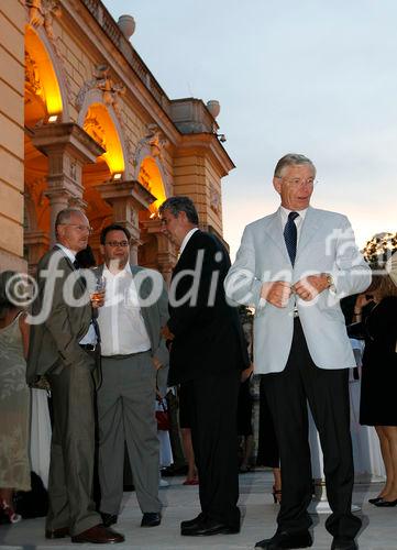 Gastgeber Thomas Kloibhofer begrüßte 150
Geschäftspartner und Freunde auf der Gloriette. Gefeiert wurden 10 erfolgreiche Jahre Competence Call Center. (C)fotodienst/Ingo Derschmidt