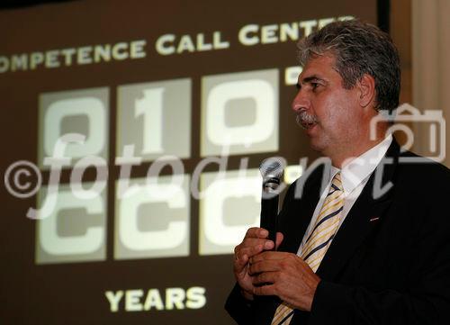 Gastgeber Thomas Kloibhofer begrüßte 150
Geschäftspartner und Freunde auf der Gloriette. Gefeiert wurden 10 erfolgreiche Jahre Competence Call Center. (C)fotodienst/Ingo Derschmidt