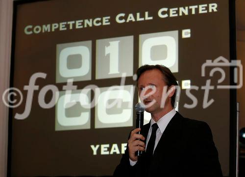 Gastgeber Thomas Kloibhofer begrüßte 150
Geschäftspartner und Freunde auf der Gloriette. Gefeiert wurden 10 erfolgreiche Jahre Competence Call Center. (C)fotodienst/Ingo Derschmidt