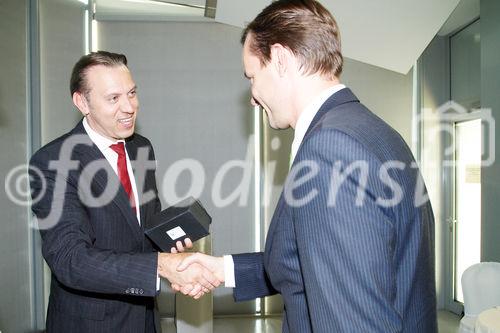 (c) fotodienst/Dan Carabas - Wien 03.07.08 - Shareholder Value Award - FOTO: v.li.: Univ. Doz. Dr. Werner Hoffmann, (Contrast Management Consulting), Gerd Köhler (Voestalpine AG)