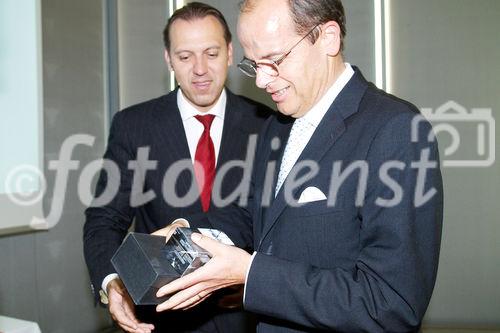 (c) fotodienst/Dan Carabas - Wien 03.07.08 - Shareholder Value Award - FOTO: v.li.: Univ. Doz. Dr. Werner Hoffmann, (Contrast Management Consulting), Wolfgang Leitner (Andritz AG)