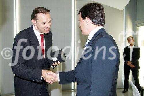 (c) fotodienst/Dan Carabas - Wien 03.07.08 - Shareholder Value Award - FOTO: v.li.: Univ. Doz. Dr. Werner Hoffmann, (Contrast Management Consulting), Michael Wolfram (Semperit)