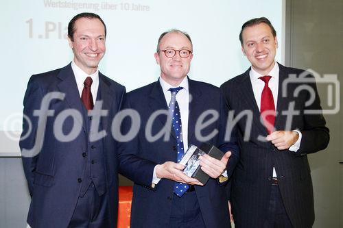 (c) fotodienst/Dan Carabas - Wien 03.07.08 - Shareholder Value Award - FOTO: v.li.: Stephan Klasmann (Chefredakteur Format), David Davies (OMV), Univ. Doz. Dr. Werner Hoffmann (Contrast Management Consulting)