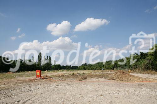 (C) fotodienst/Anna Rauchenberger - Wien, 02.07.2008 - Wohnbauvereinigung für Privatangestellte: Spatenstich zur Wohnhausanlage Pelargonienweg im 22. Wiener Gemeindebezirk. FOTO: Grundstück