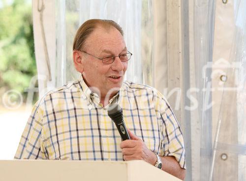 (C) fotodienst/Anna Rauchenberger - Wien, 02.07.2008 - Wohnbauvereinigung für Privatangestellte: Spatenstich zur Wohnhausanlage Pelargonienweg im 22. Wiener Gemeindebezirk. FOTO: Norbert Scheed (Bezirksvorsteher für den 22. Wiener Gemeindebezirk)