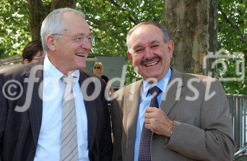 Der Zürcher Stadtratspräsident Dr. Elmar Ledergerber und REgierungsrat Dr. Hans Hollenstein an der Euro 08 Schlussbilanz-Pressekonferenz