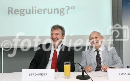 (C) fotodienst/Anna Rauchenberger - Wien, 27.06.2008 -  ISPA Forum 'EU Rechtsrahmen - Sicherheit durch Regulierung?'. Rudolf Strohmeier (EU Kommission), Othmar Karas (Europäisches Parlament) und Sarah Brabender (EuroISPA) präsentieren die Vorschläge für eine Überarbeitung des europäischen Rechtsrahmens für elektronische Kommunikationsnetze und -dienste. FOTO vl.: Rudolf Strohmeier (EU Kommission), Alfred Stratil (Europäischer Rat, BMVIT)