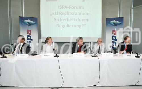 (C) fotodienst/Anna Rauchenberger - Wien, 27.06.2008 -  ISPA Forum 'EU Rechtsrahmen - Sicherheit durch Regulierung?'. Rudolf Strohmeier (EU Kommission), Othmar Karas (Europäisches Parlament) und Sarah Brabender (EuroISPA) präsentieren die Vorschläge für eine Überarbeitung des europäischen Rechtsrahmens für elektronische Kommunikationsnetze und -dienste. FOTO: Kurt Einzinger (ISPA Generalsekretär, EuroISPA, PSG ENISA), Sarah Brabender (EuroISPA), Rudolf Strohmeier (EU Kommission), Alfred Stratil (Europäischer Rat, BMVIT), Othmar Karas (Abgeordneter des Europäischen Parlaments)