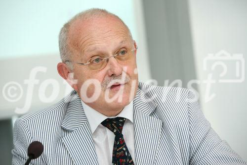 (C) fotodienst/Anna Rauchenberger - Wien, 27.06.2008 -  ISPA Forum 'EU Rechtsrahmen - Sicherheit durch Regulierung?'. Rudolf Strohmeier (EU Kommission), Othmar Karas (Europäisches Parlament) und Sarah Brabender (EuroISPA) präsentieren die Vorschläge für eine Überarbeitung des europäischen Rechtsrahmens für elektronische Kommunikationsnetze und -dienste. FOTO: Alfred Stratil (Europäischer Rat, BMVIT)