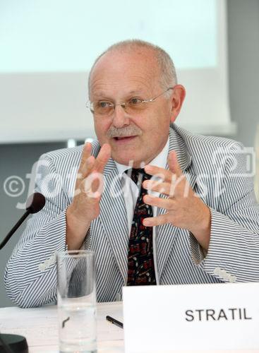 (C) fotodienst/Anna Rauchenberger - Wien, 27.06.2008 -  ISPA Forum 'EU Rechtsrahmen - Sicherheit durch Regulierung?'. Rudolf Strohmeier (EU Kommission), Othmar Karas (Europäisches Parlament) und Sarah Brabender (EuroISPA) präsentieren die Vorschläge für eine Überarbeitung des europäischen Rechtsrahmens für elektronische Kommunikationsnetze und -dienste. FOTO: Alfred Stratil (Europäischer Rat, BMVIT)