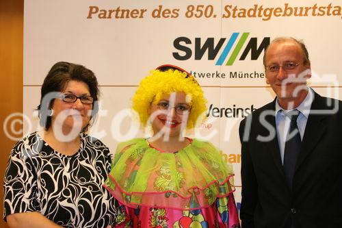 vl .Ellen Presser Leiterin des Kulturzentrums der Israelitischen Kultusgemeinde München u.Oberbayern, ein Clown, Dr. Hans-Georg Küppers Kulturreferent der Landeshauptstadt Münchern