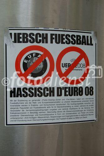 Guerillia-Kleber mit UEFA-Euro 2008-Hasstiraden, sticker with anti UEFA-paroles, 