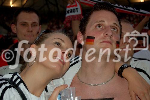 Deutsches Fussballfan-Paar in der Fan-Arena von Zürich. German football couple in Zürichs Fanarena  are enjoying the match Germany-Turkey