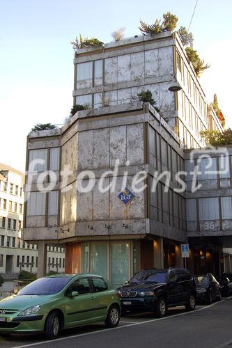 Zürich: Wird der Finanzplatz Schweiz durch die lichtensteinische LGT-Affaire ebenfalls erschüttert? Sind Deutsche Steuerfahnder und Spione bald auch in der Schweiz am Werk?Im Bild die Zürcher Filiale der Lichtensteinischen Bank LGT am Schanzengraben.
Switzerland, Zürich, financial district, LGT-Bank of Lichtenstein is under presure from the german TAX-Investigation. Willl the Swiss Banks soon be implemented in the conflict with the Germans? Will there be soon german undercover agents and spy's in Zürich as well? 