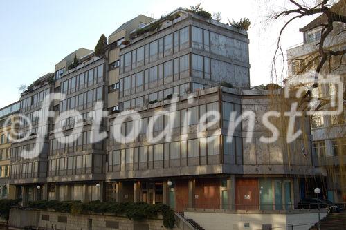 Zürich: Wird der Finanzplatz Schweiz durch die lichtensteinische LGT-Affaire ebenfalls erschüttert? Sind Deutsche Steuerfahnder und Spione bald auch in der Schweiz am Werk?Im Bild die Zürcher Filiale der Lichtensteinischen Bank LGT am Schanzengraben.
Switzerland, Zürich, financial district, LGT-Bank of Lichtenstein is under presure from the german TAX-Investigation. Willl the Swiss Banks soon be implemented in the conflict with the Germans? Will there be soon german undercover agents and spy's in Zürich as well? 